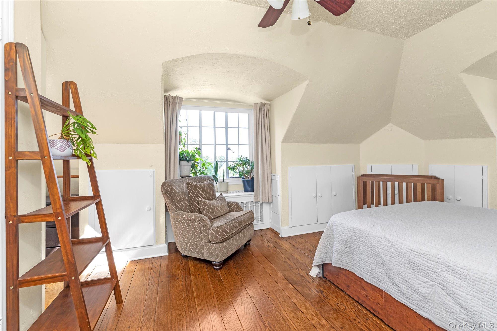 38-30 Douglaston Parkway # H4, Douglaston, NY 11363