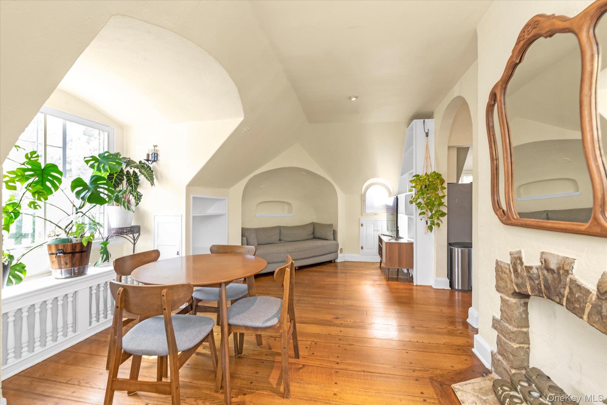 38-30 Douglaston Parkway # H4, Douglaston, NY 11363