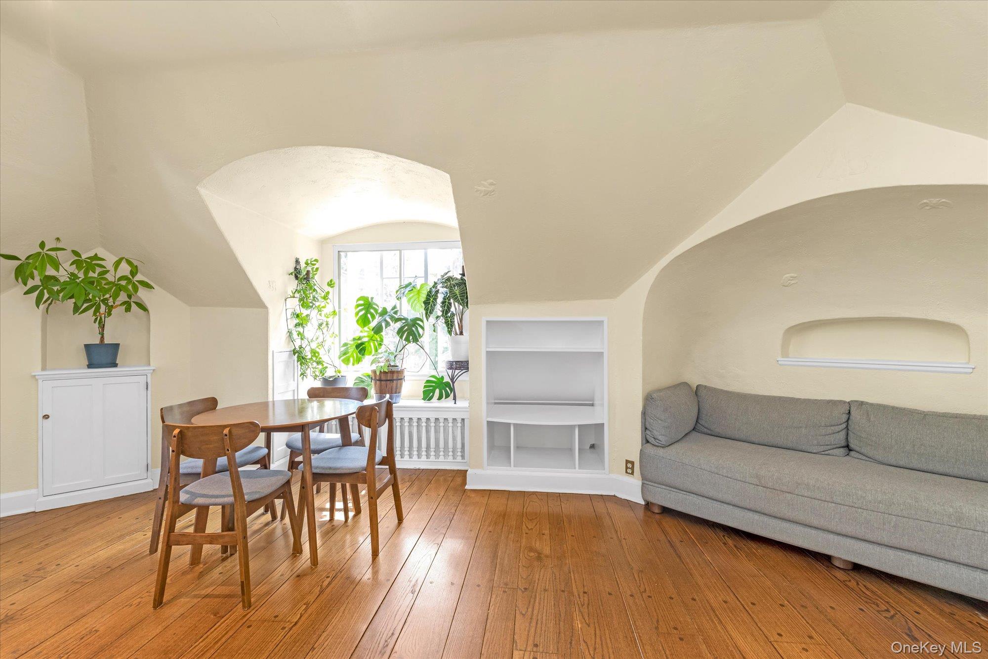 38-30 Douglaston Parkway # H4, Douglaston, NY 11363