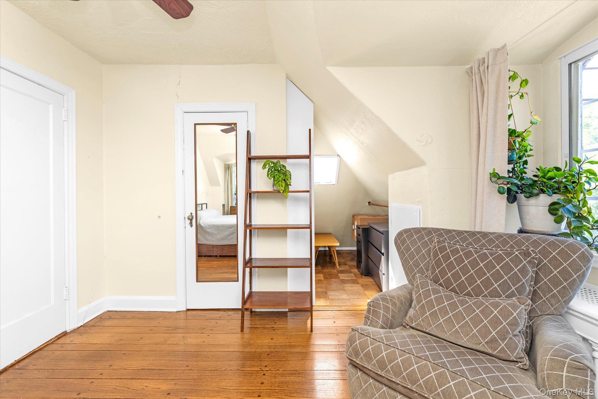 38-30 Douglaston Parkway # H4, Douglaston, NY 11363