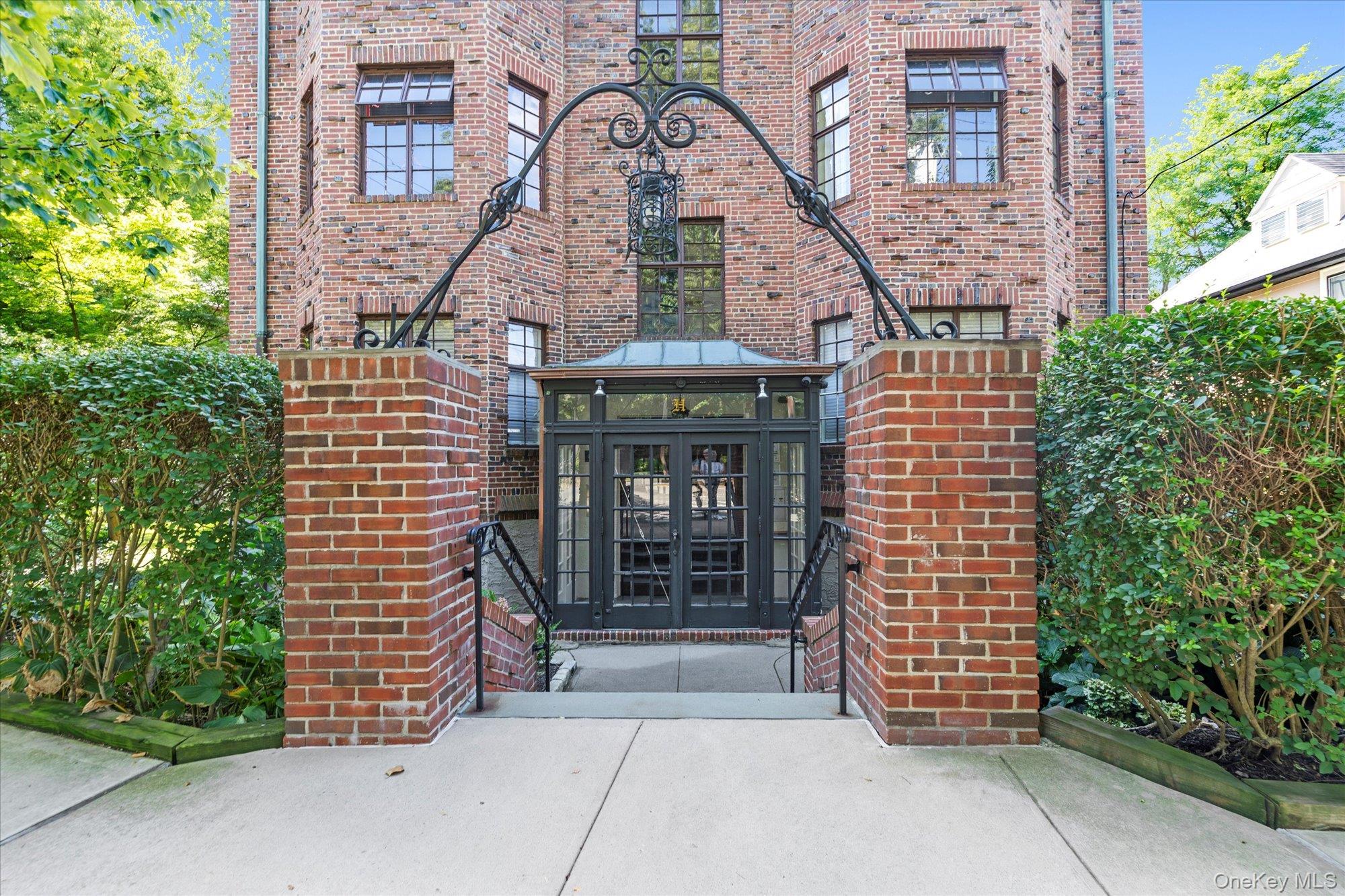 38-30 Douglaston Parkway # H4, Douglaston, NY 11363