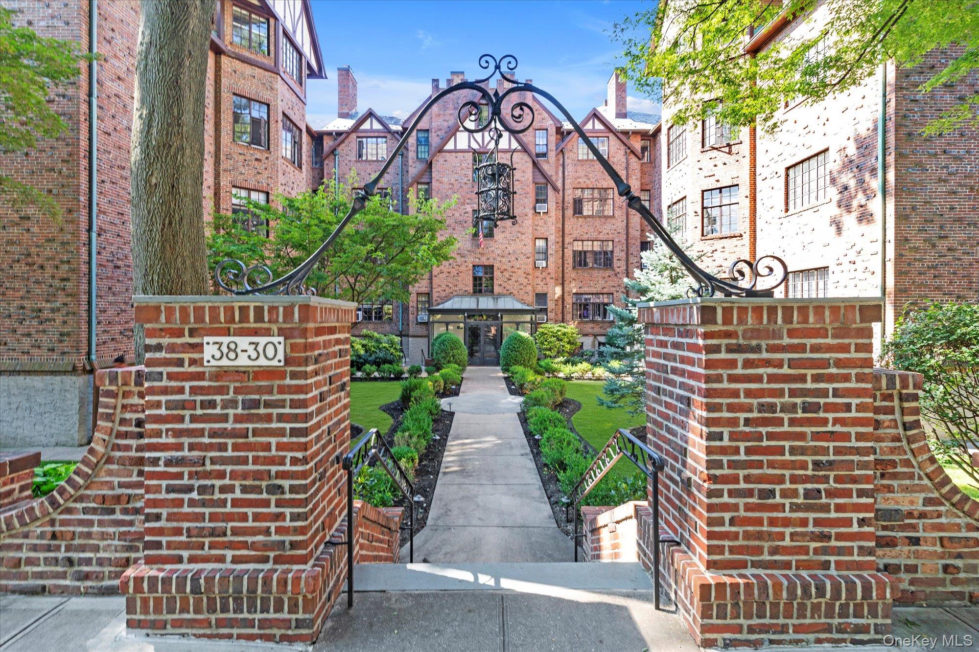 38-30 Douglaston Parkway # H4, Douglaston, NY 11363