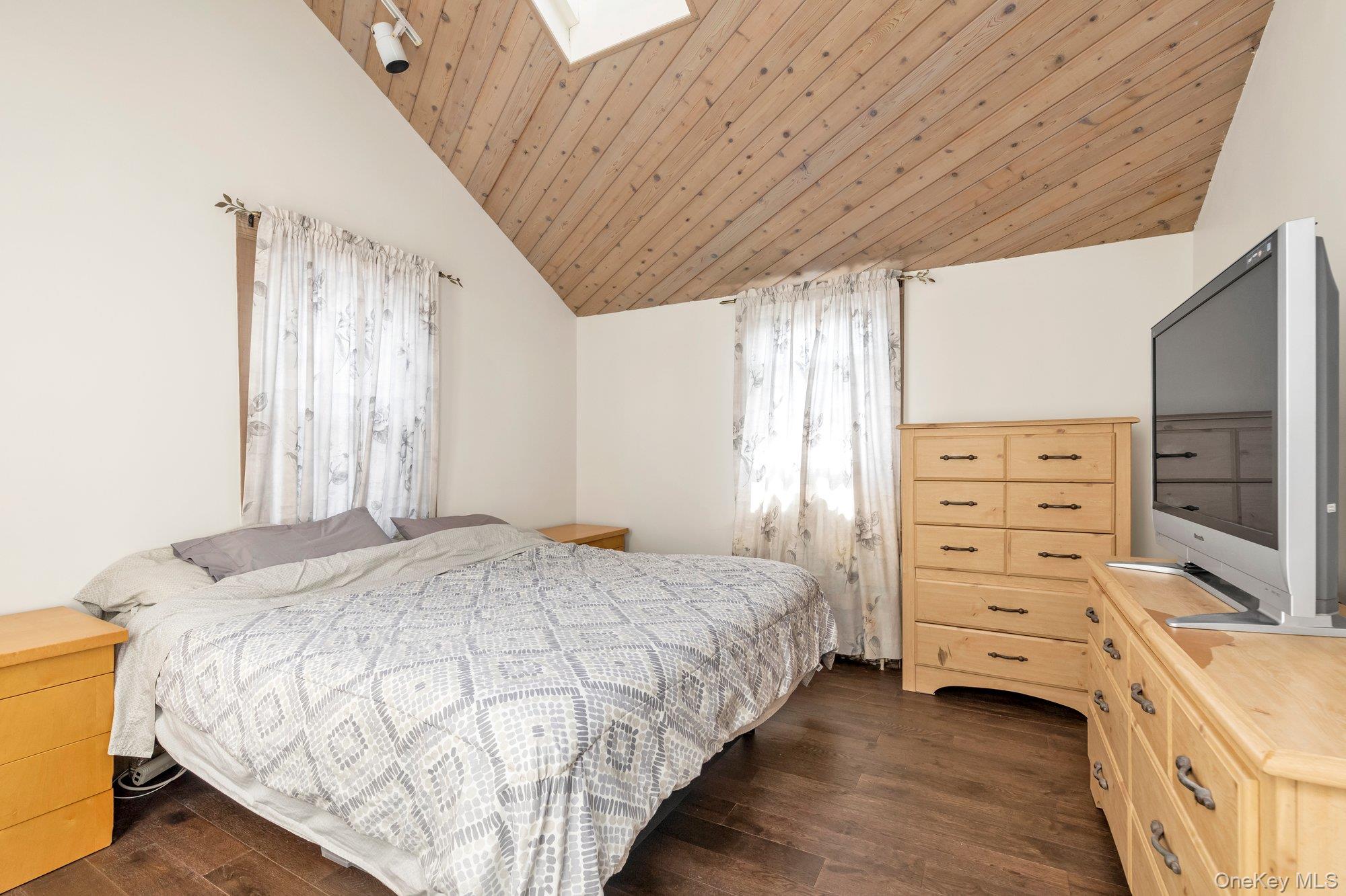 33 Notre Dame Avenue, Hicksville, NY 11801