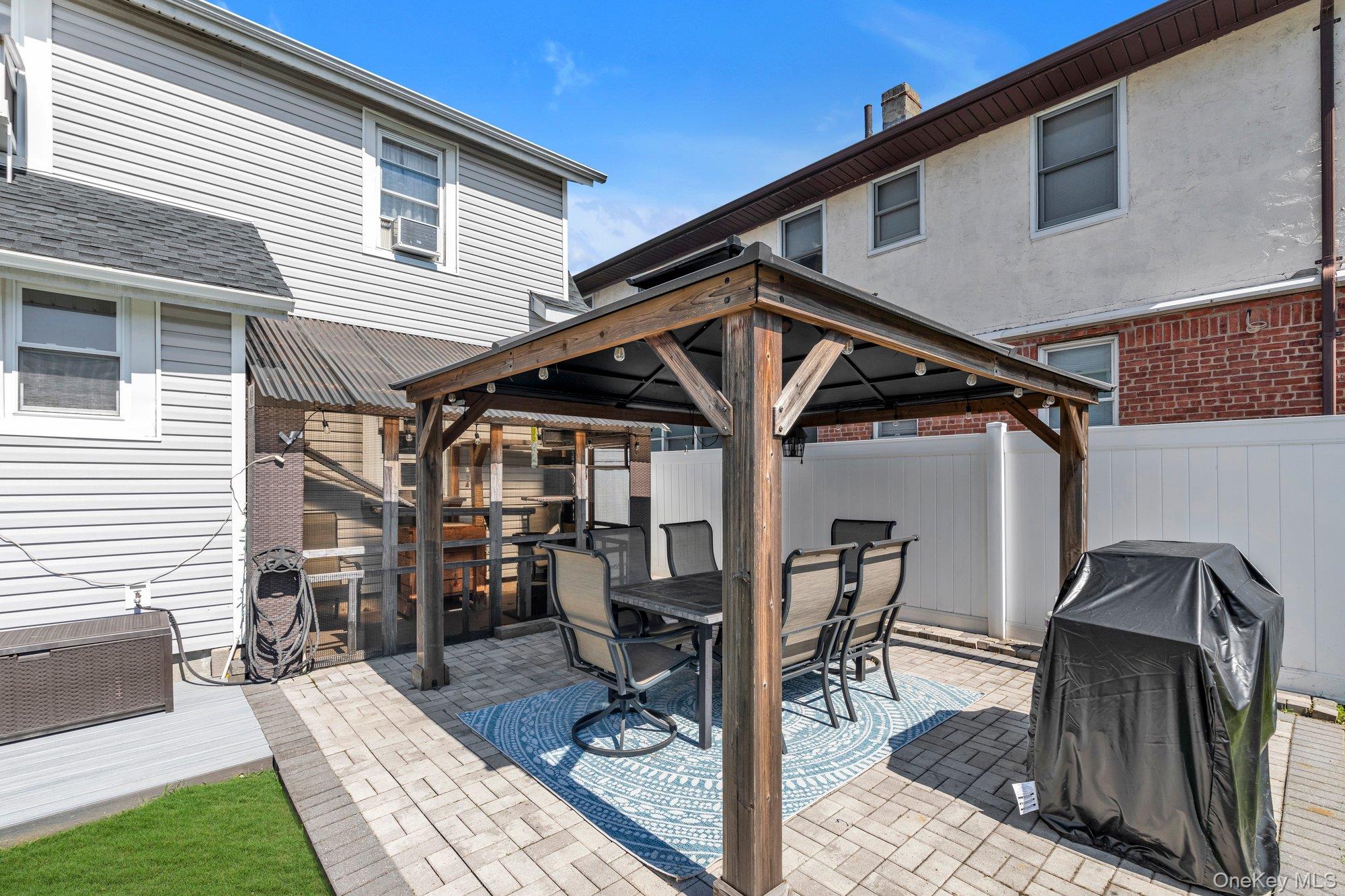 33 Notre Dame Avenue, Hicksville, NY 11801