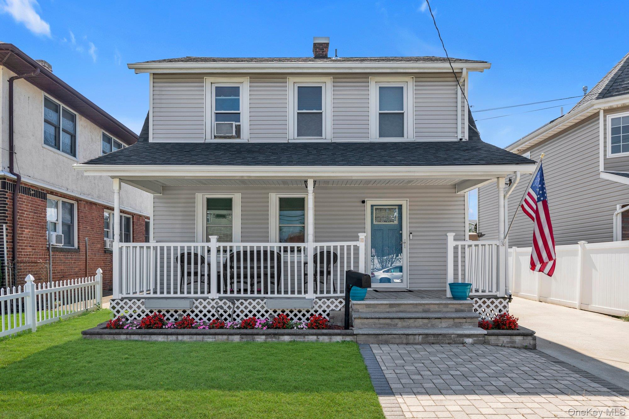 33 Notre Dame Avenue, Hicksville, NY 11801