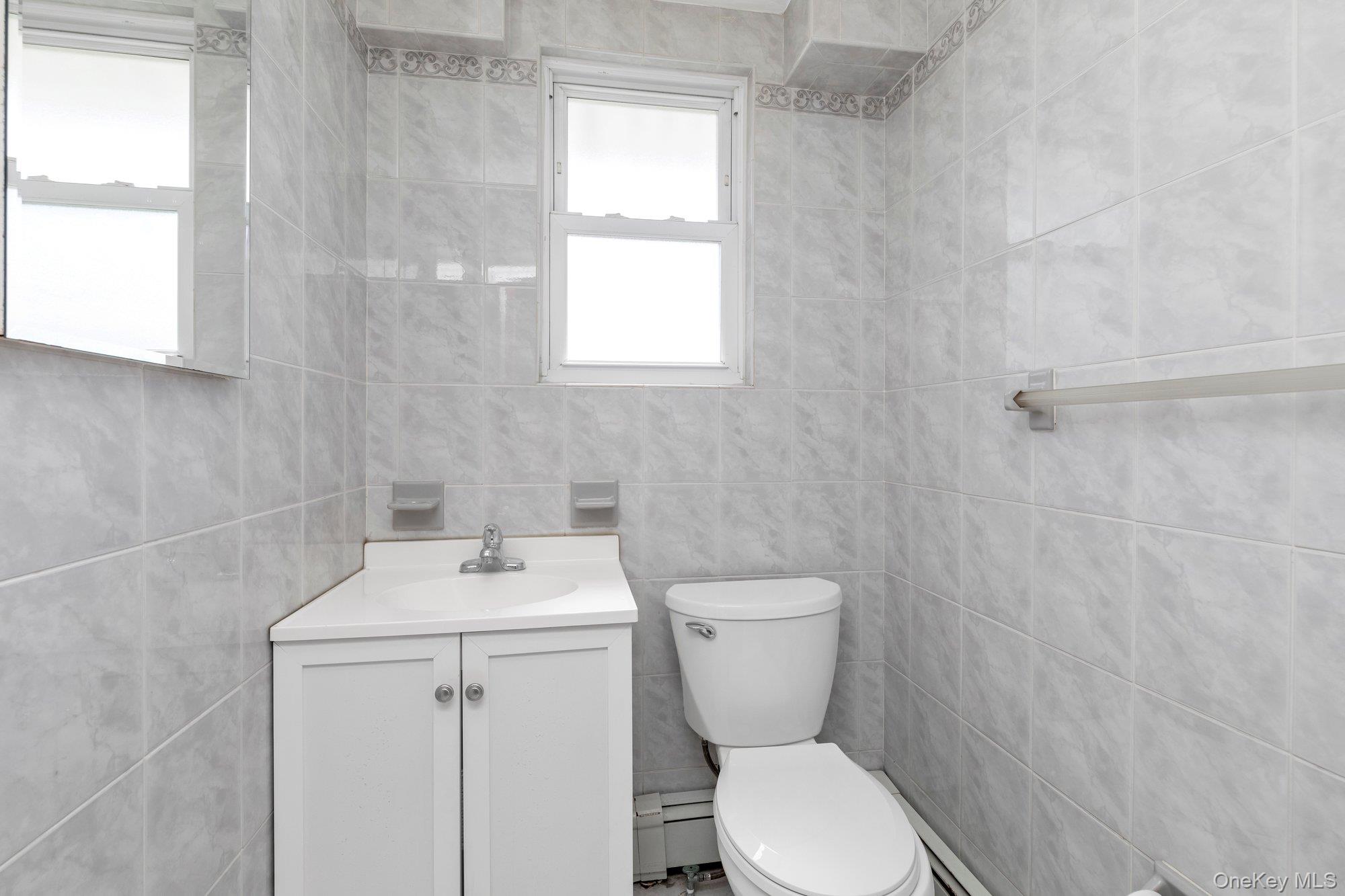 33 Notre Dame Avenue, Hicksville, NY 11801