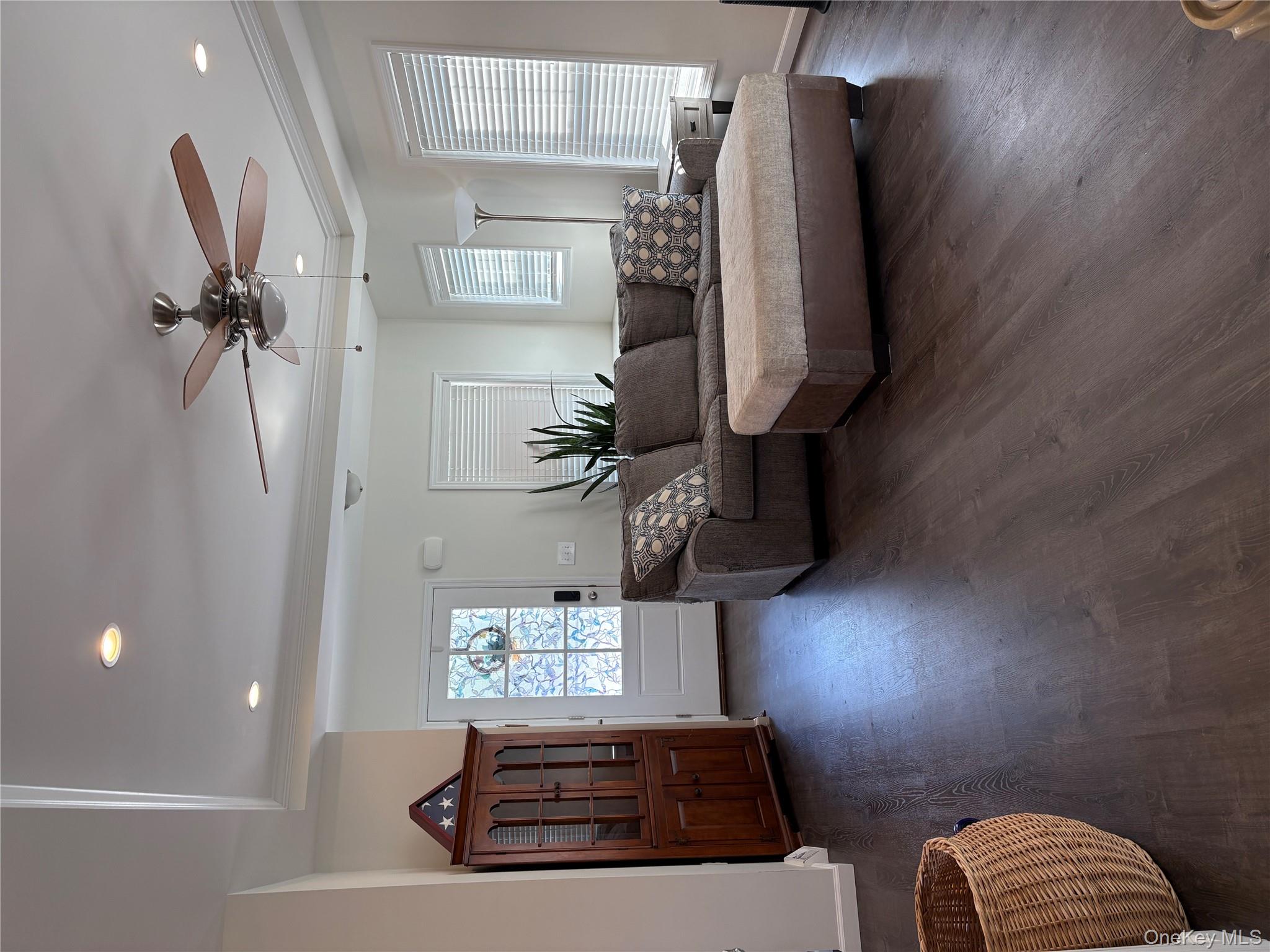 1661 Old Country Rd # 563, Riverhead, NY 11901