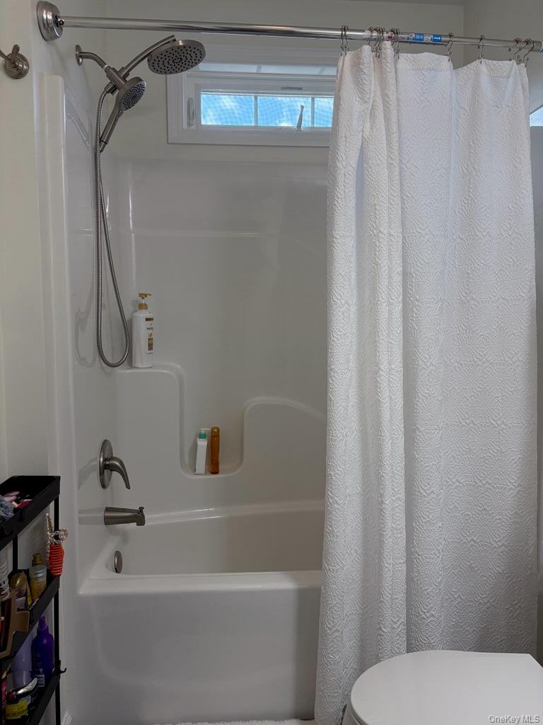 1661 Old Country Rd # 563, Riverhead, NY 11901