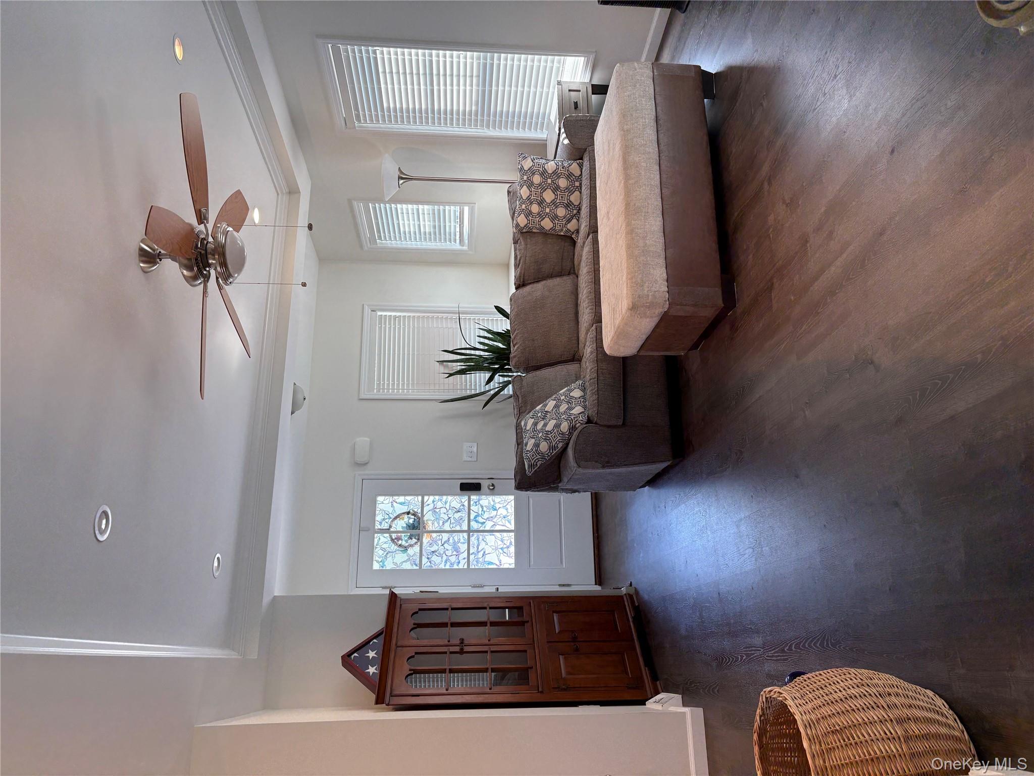 1661 Old Country Rd # 563, Riverhead, NY 11901