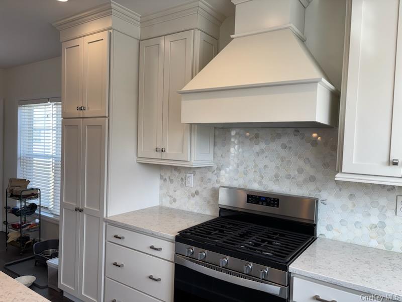 1661 Old Country Rd # 563, Riverhead, NY 11901