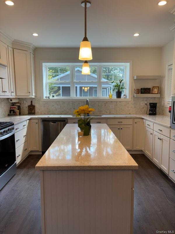 1661 Old Country Rd # 563, Riverhead, NY 11901