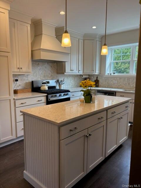 1661 Old Country Rd # 563, Riverhead, NY 11901