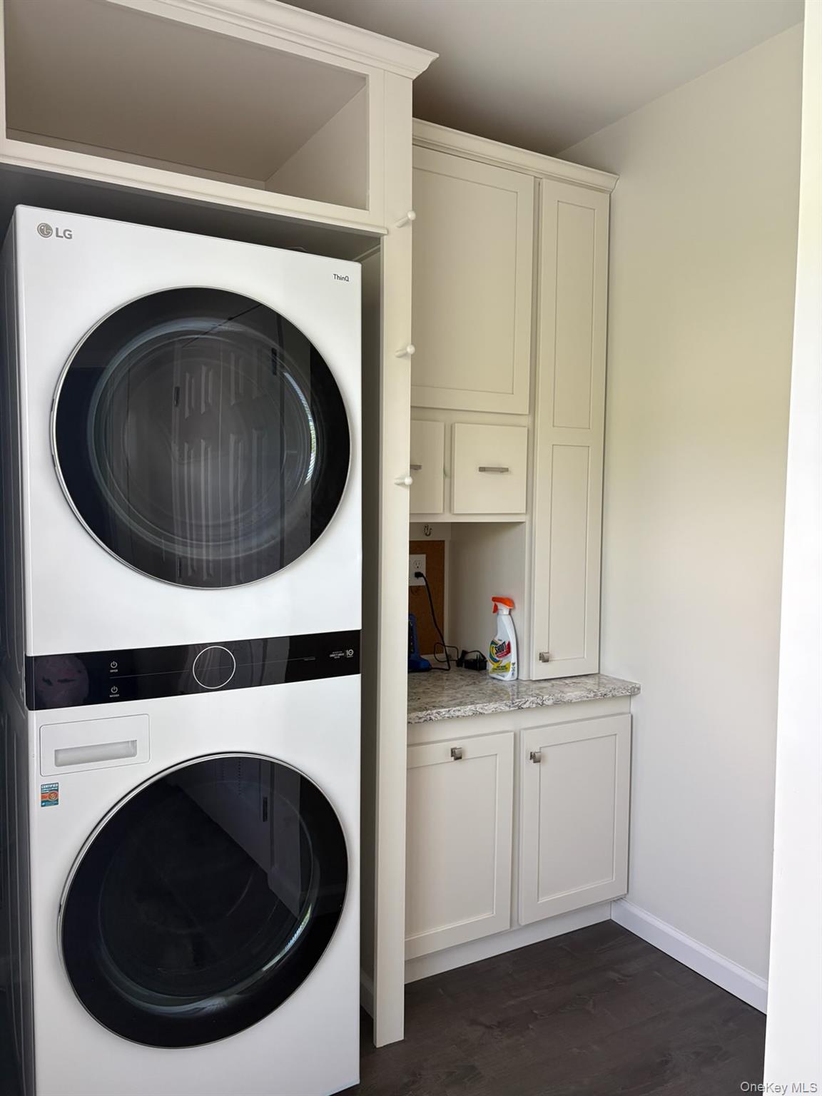 1661 Old Country Rd # 563, Riverhead, NY 11901