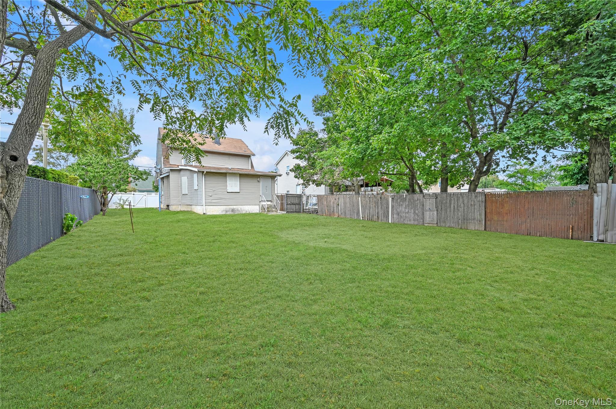 20 E Roosevelt Avenue, Roosevelt, NY 11575