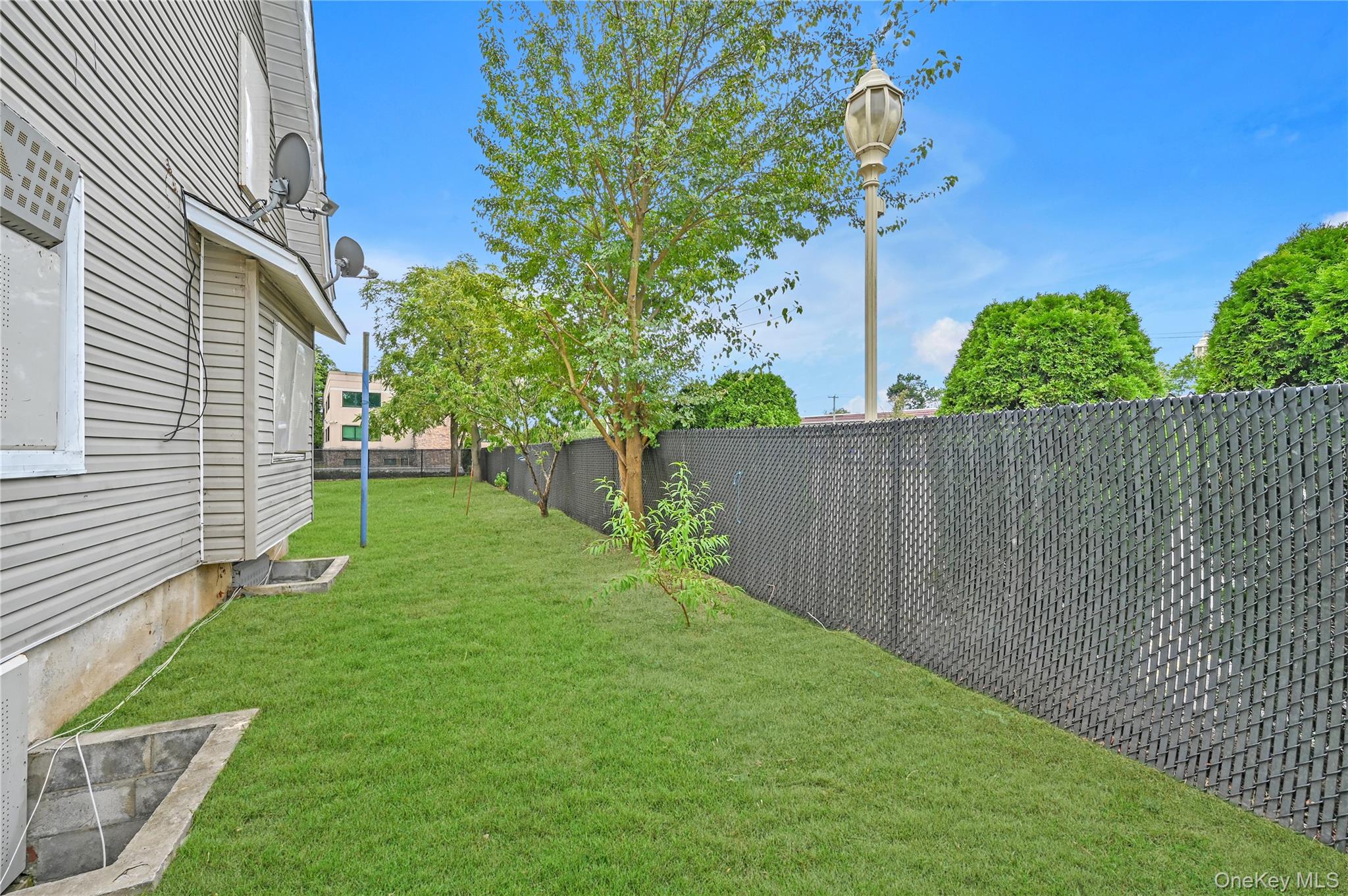 20 E Roosevelt Avenue, Roosevelt, NY 11575