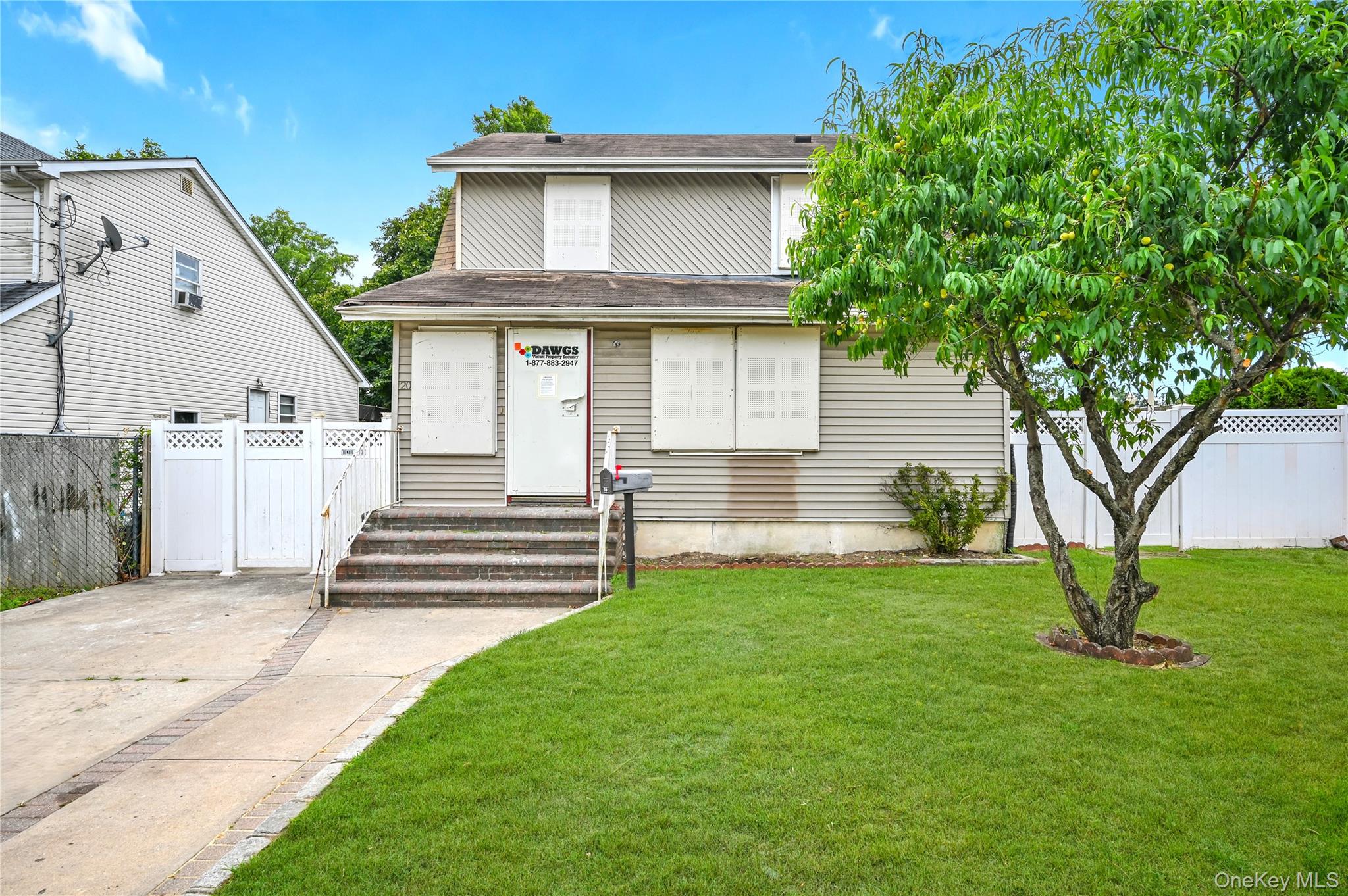 20 E Roosevelt Avenue, Roosevelt, NY 11575