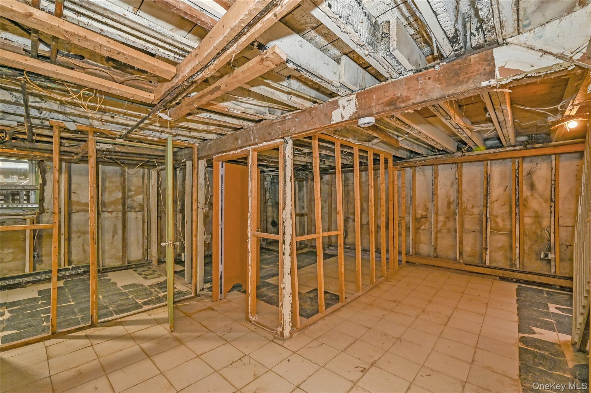 20 E Roosevelt Avenue, Roosevelt, NY 11575