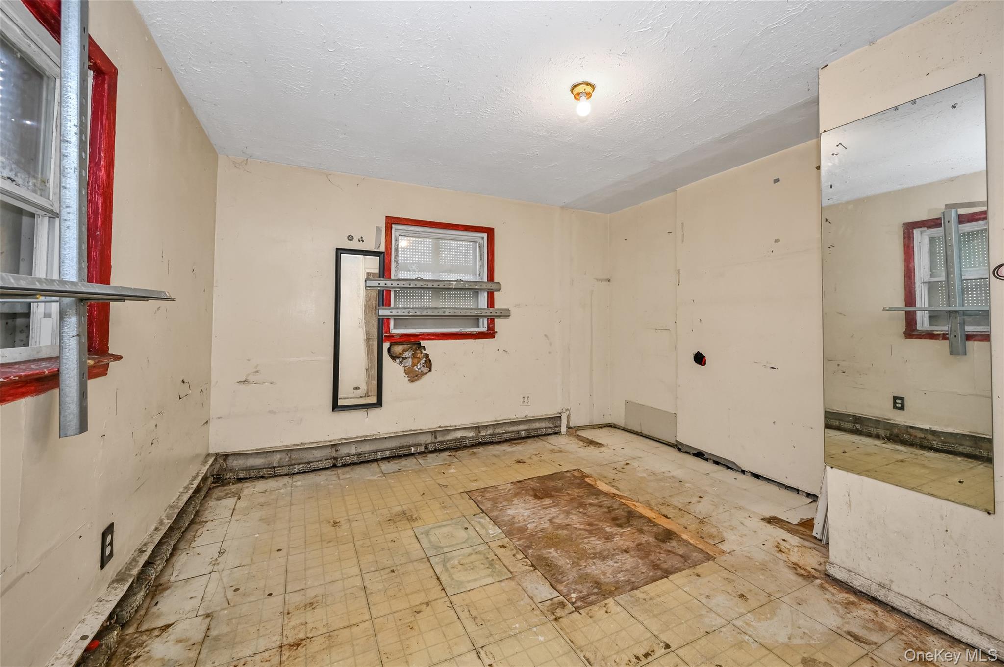 20 E Roosevelt Avenue, Roosevelt, NY 11575