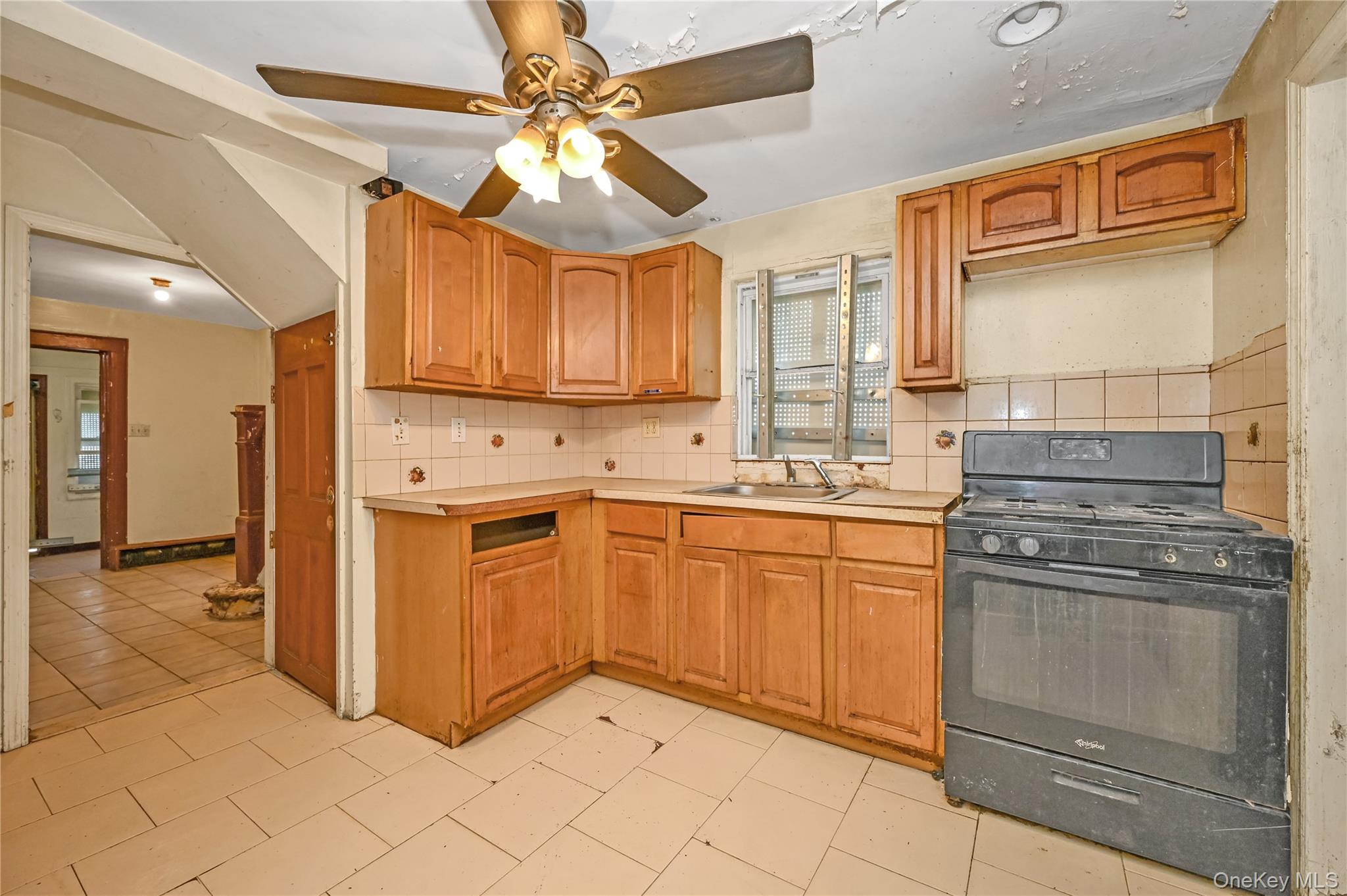 20 E Roosevelt Avenue, Roosevelt, NY 11575