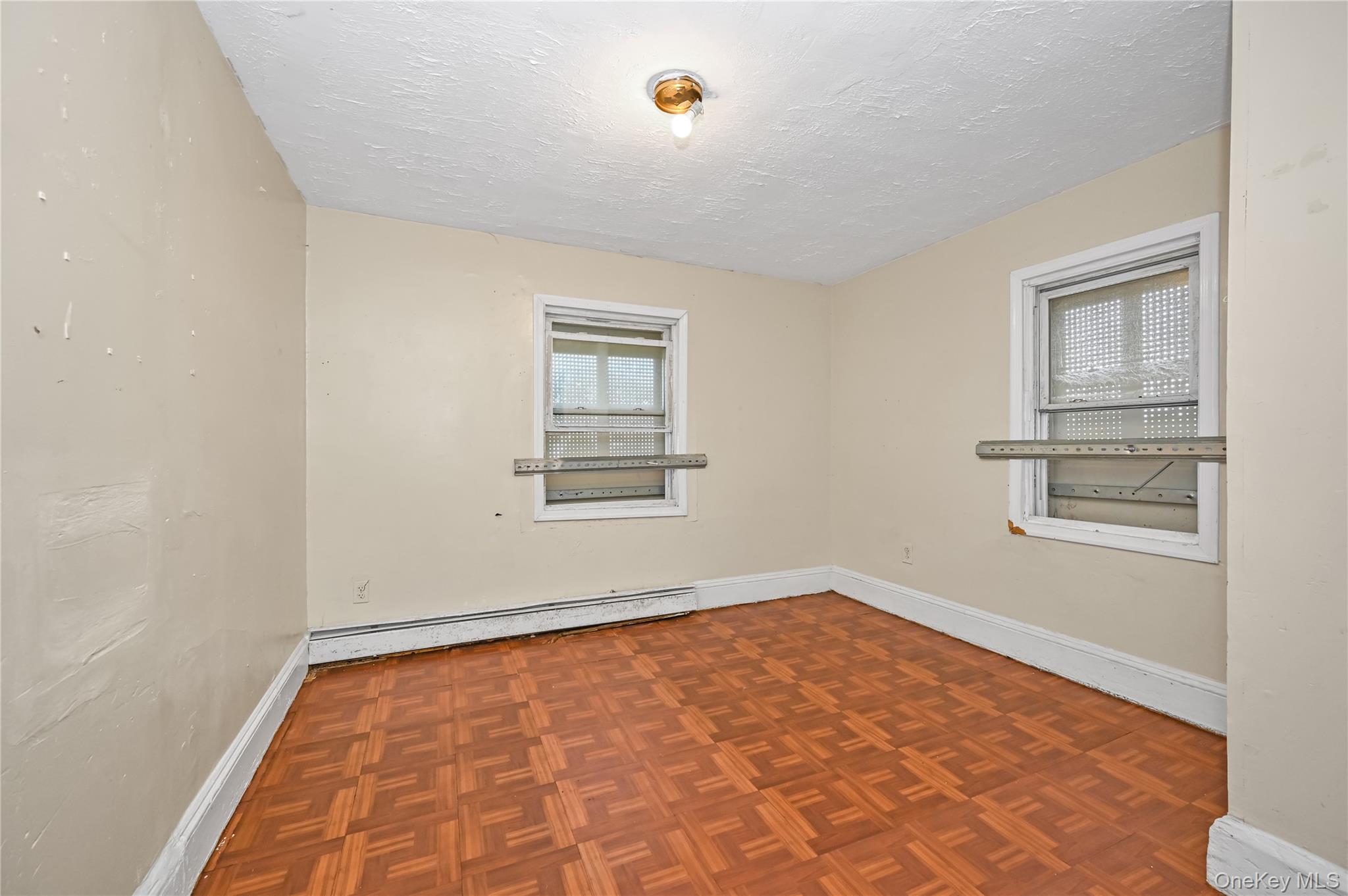 20 E Roosevelt Avenue, Roosevelt, NY 11575