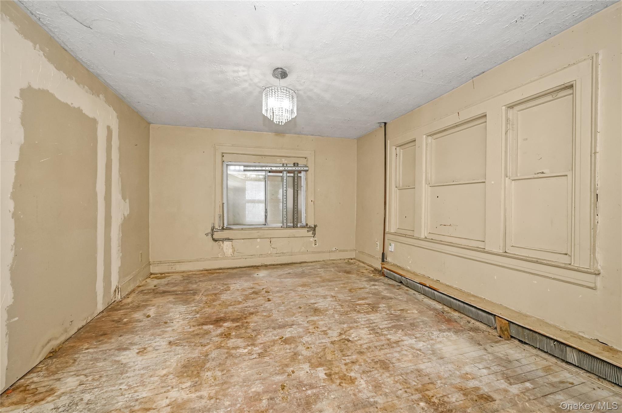 20 E Roosevelt Avenue, Roosevelt, NY 11575