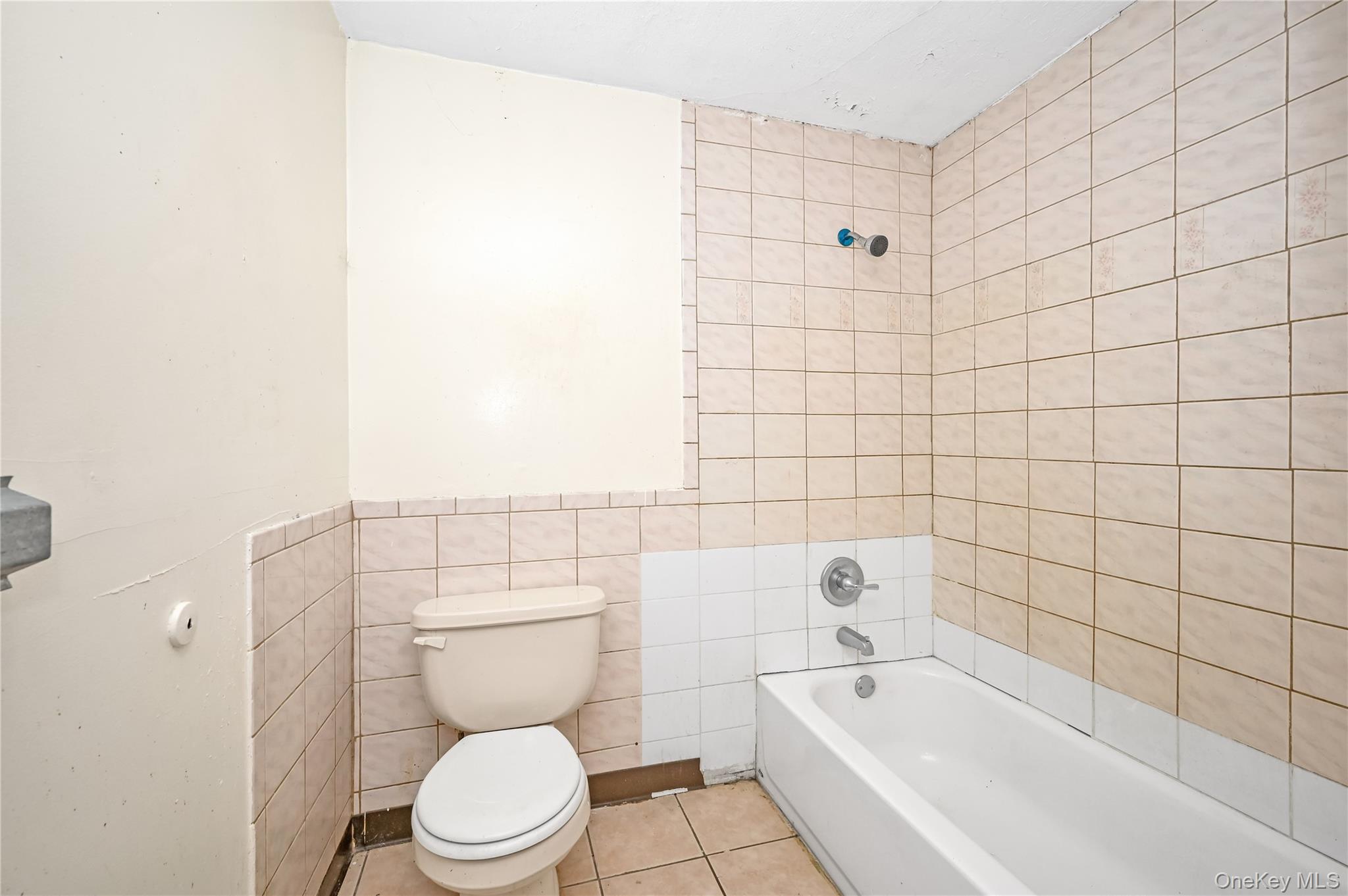 20 E Roosevelt Avenue, Roosevelt, NY 11575