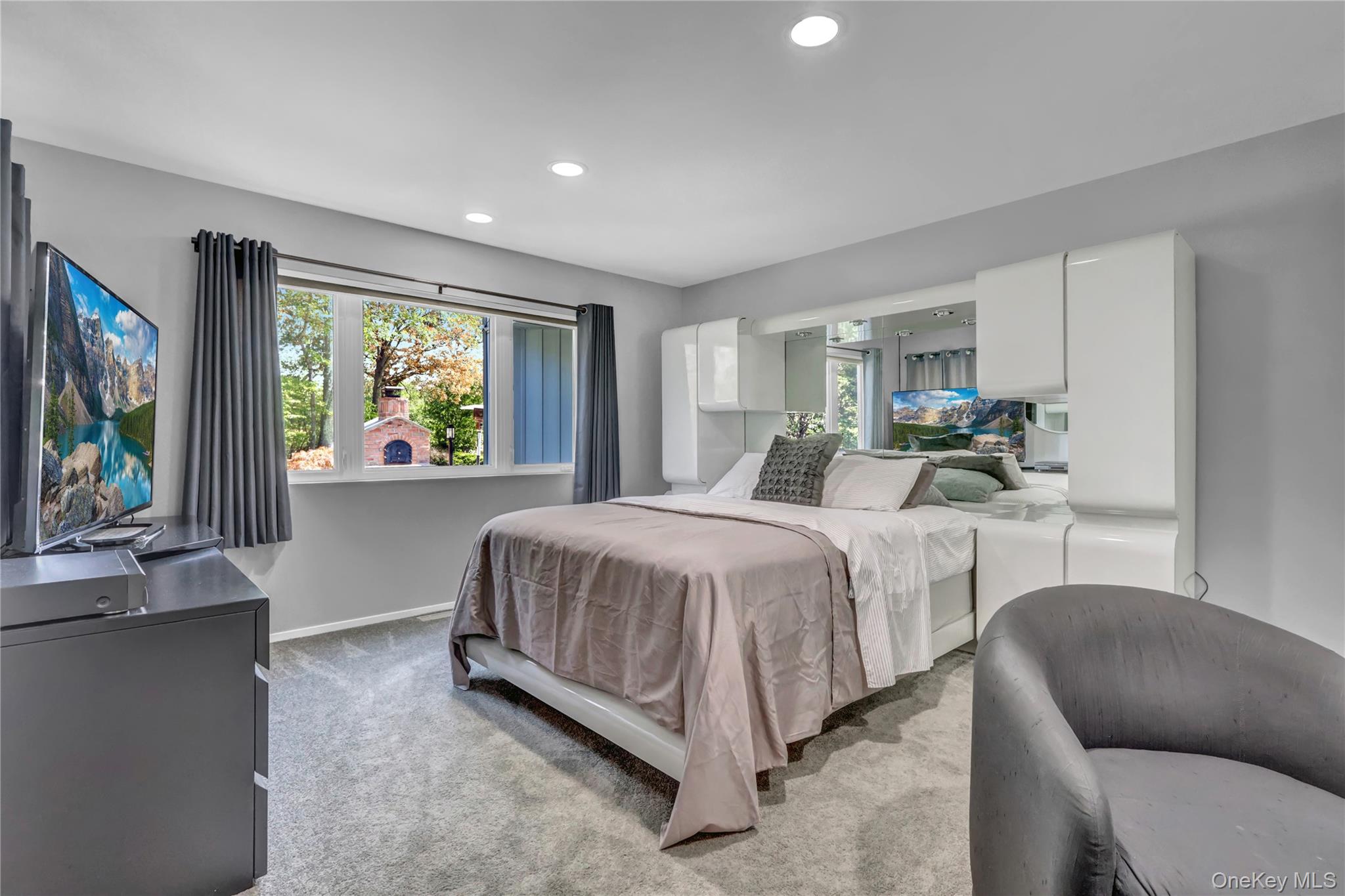 83 Cliff Road, Port Jefferson, NY 11777