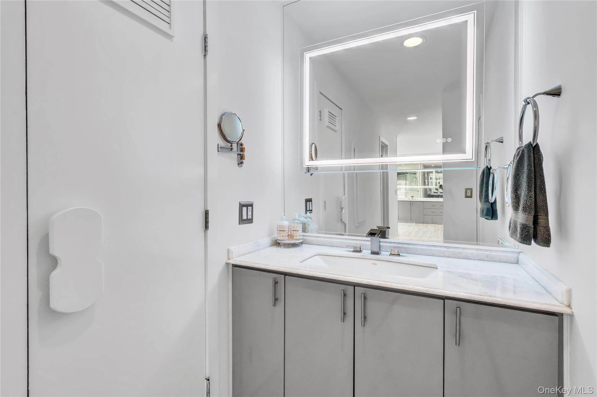 83 Cliff Road, Port Jefferson, NY 11777