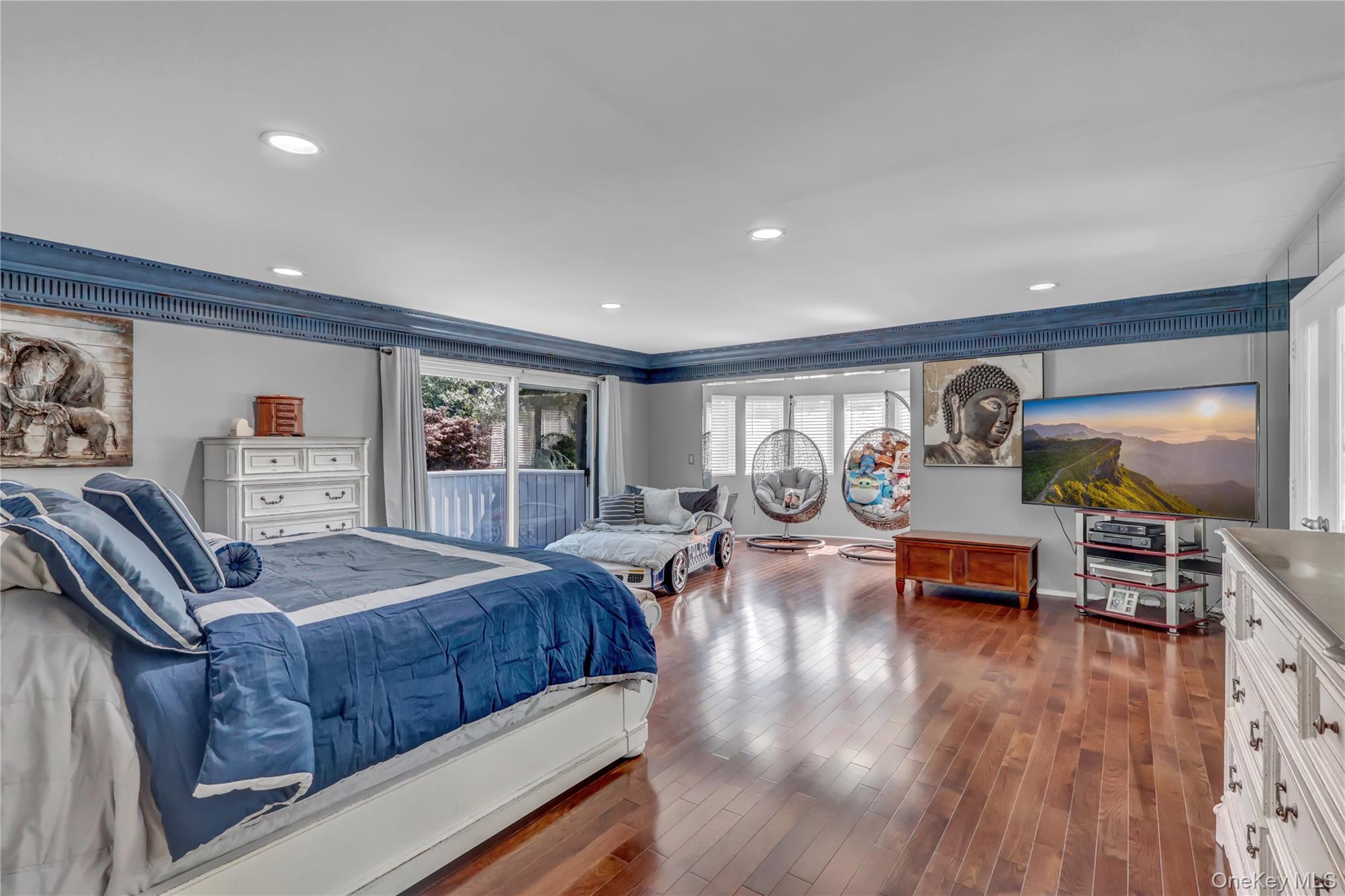 83 Cliff Road, Port Jefferson, NY 11777