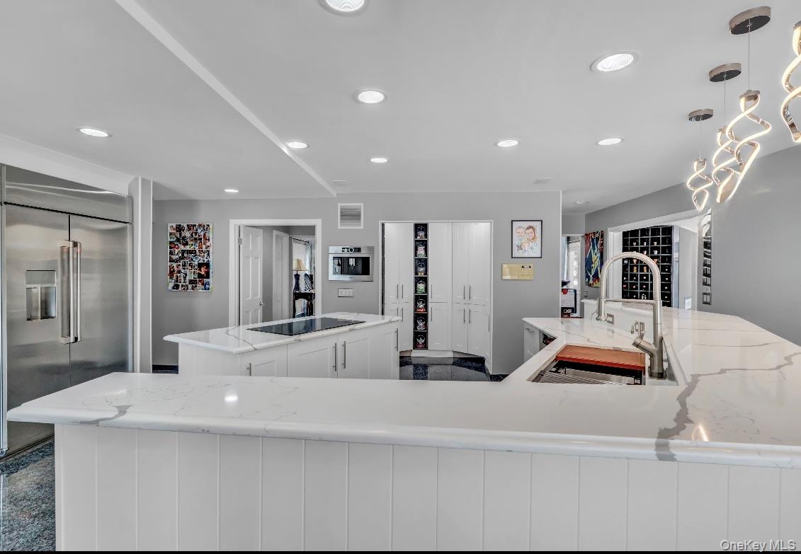 83 Cliff Road, Port Jefferson, NY 11777