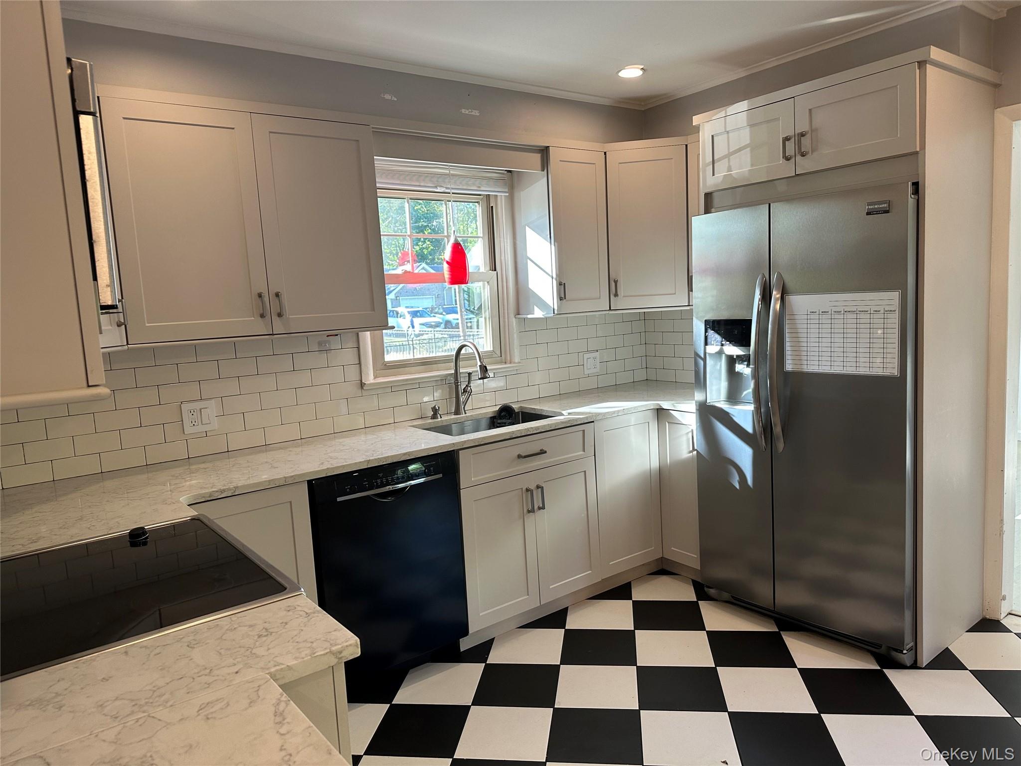 611 Asharoken Boulevard, Bay Shore, NY 11706