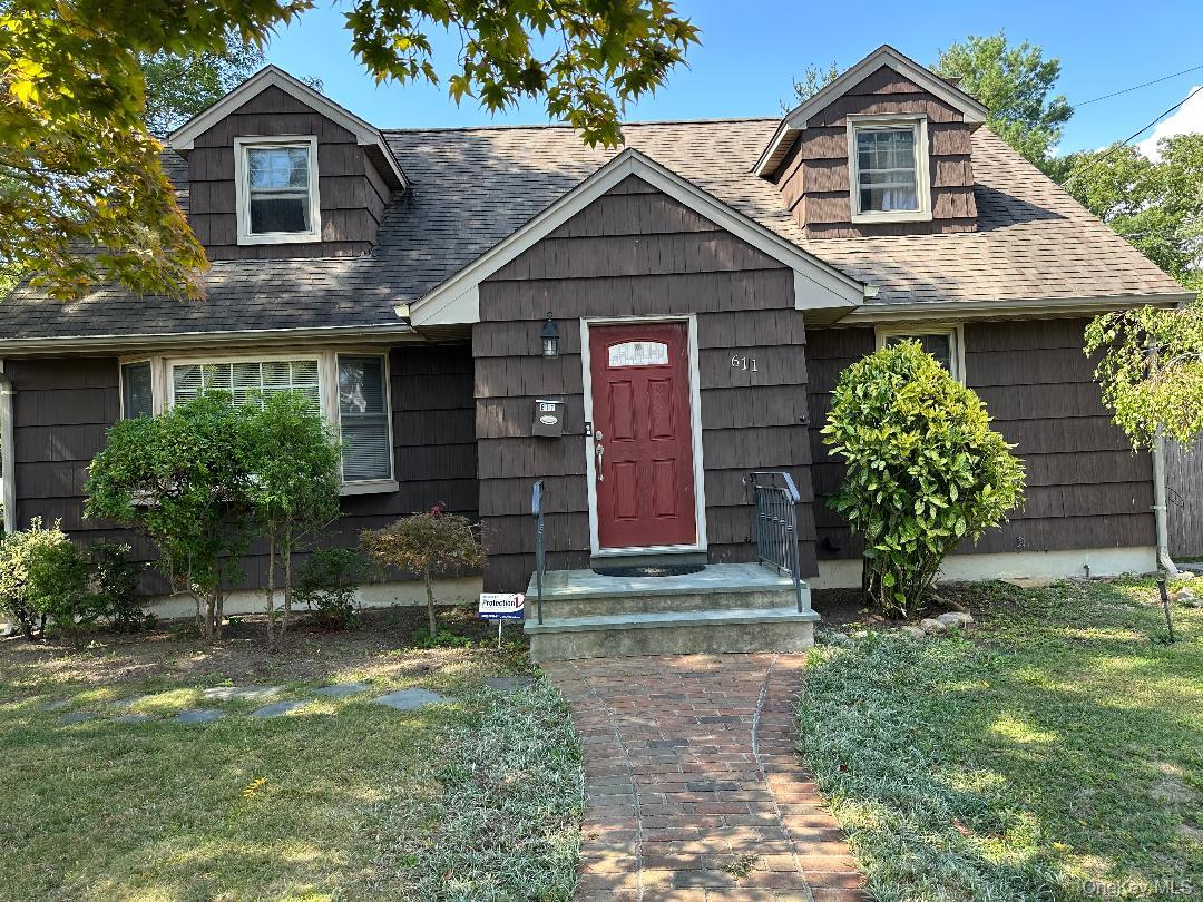 611 Asharoken Boulevard, Bay Shore, NY 11706