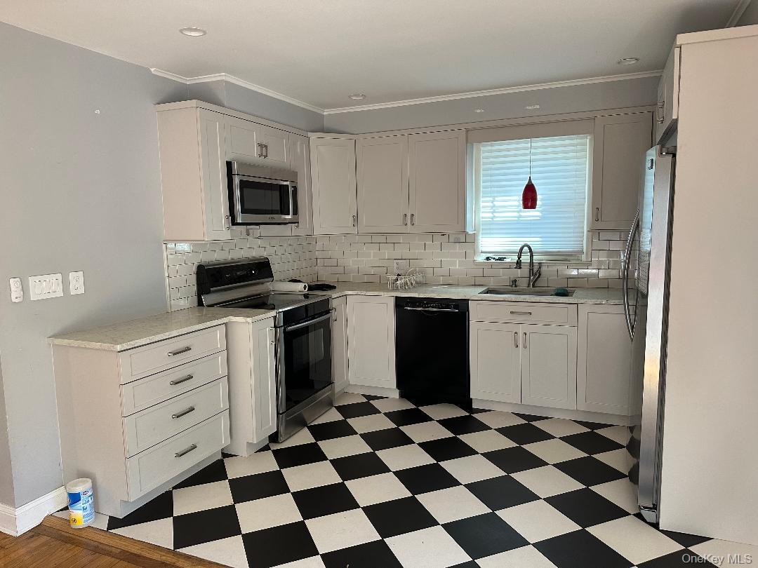 611 Asharoken Boulevard, Bay Shore, NY 11706