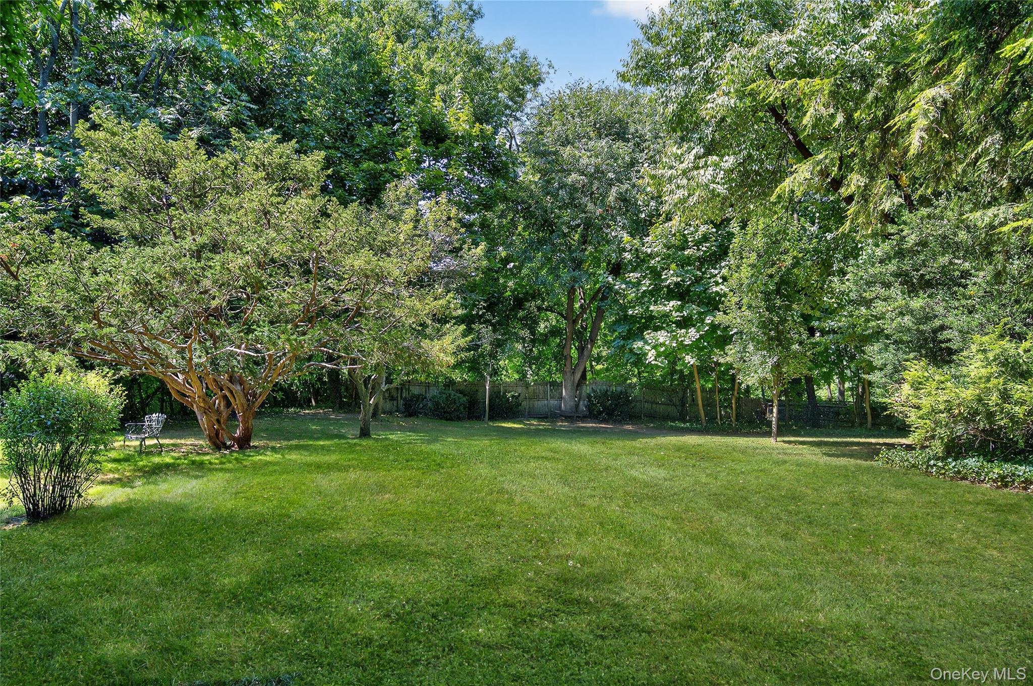 61 Weir Lane, Locust Valley, NY 11560