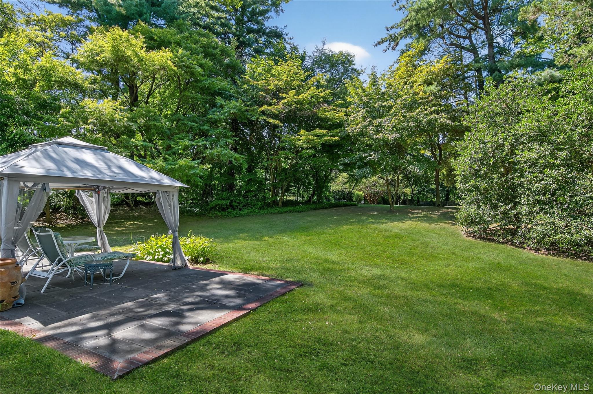 61 Weir Lane, Locust Valley, NY 11560