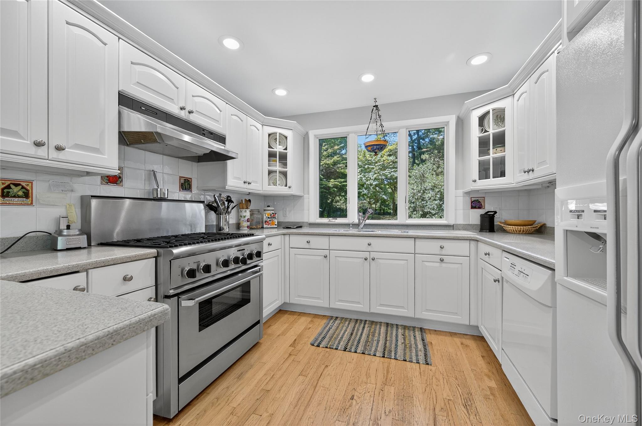 61 Weir Lane, Locust Valley, NY 11560