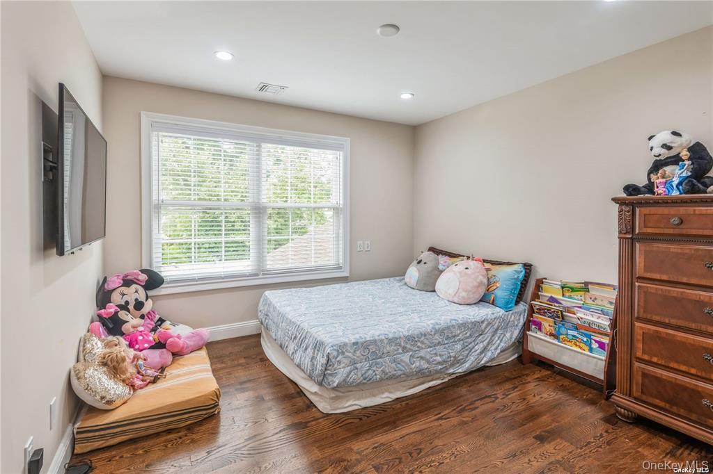 45 Meeting Lane, Hicksville, NY 11801