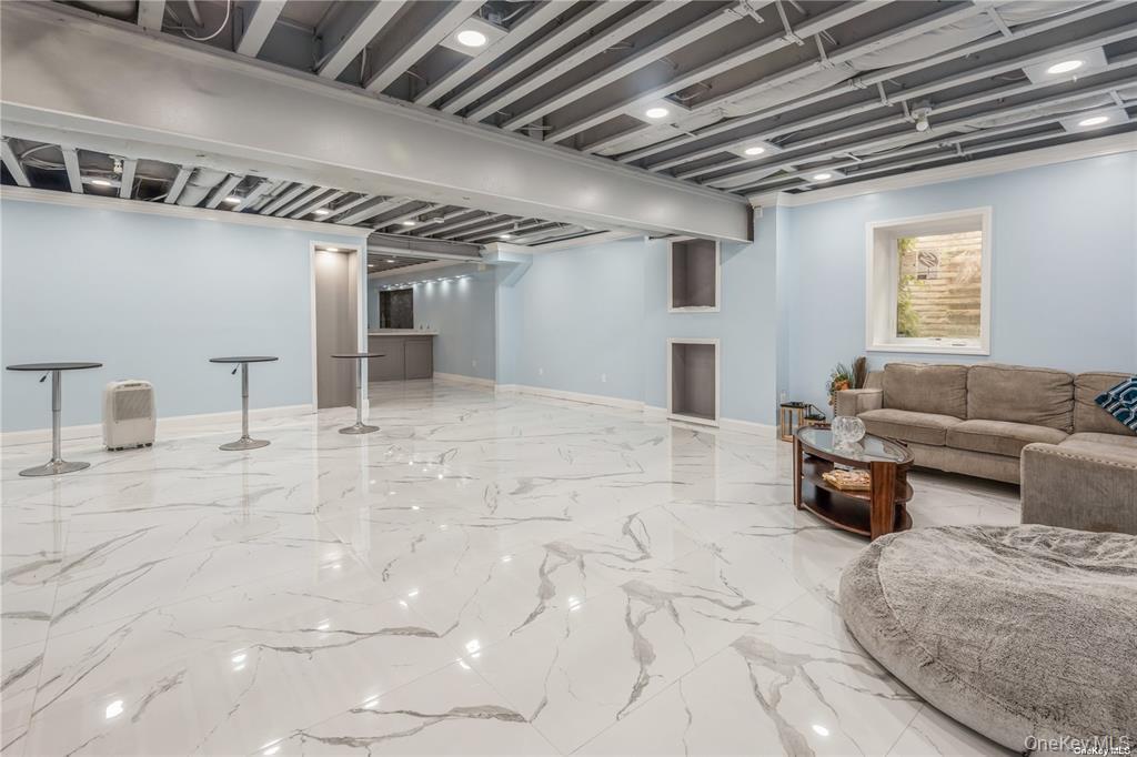 45 Meeting Lane, Hicksville, NY 11801