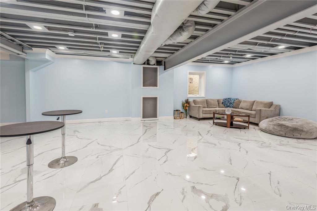 45 Meeting Lane, Hicksville, NY 11801