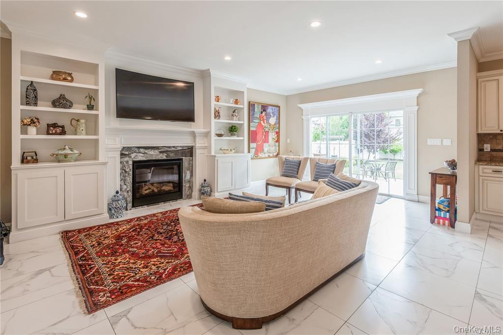 45 Meeting Lane, Hicksville, NY 11801