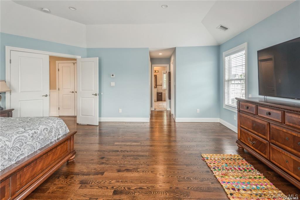 45 Meeting Lane, Hicksville, NY 11801