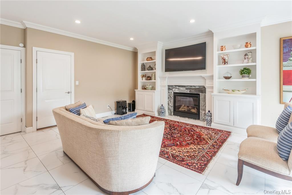 45 Meeting Lane, Hicksville, NY 11801