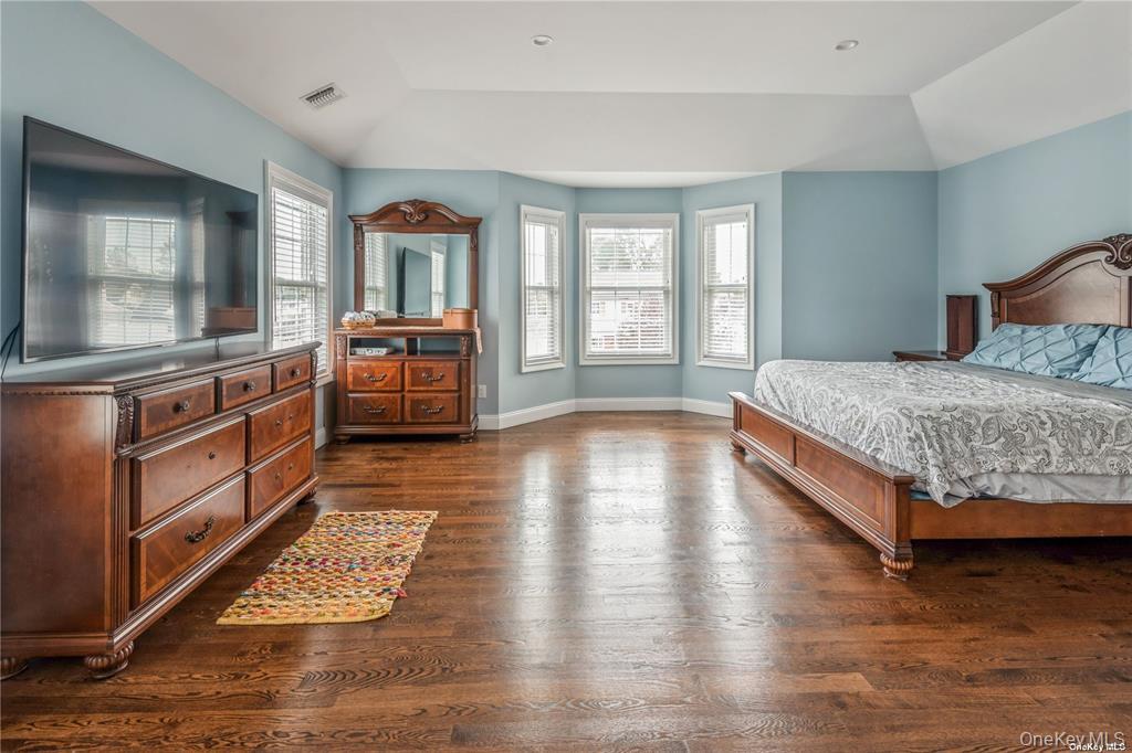 45 Meeting Lane, Hicksville, NY 11801