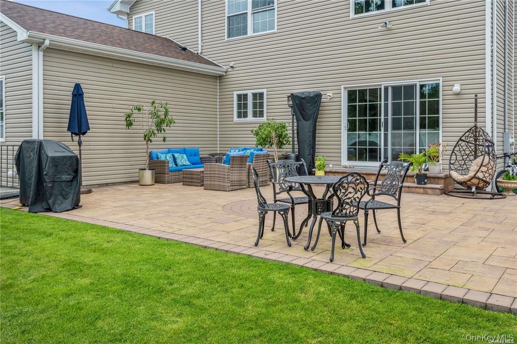 45 Meeting Lane, Hicksville, NY 11801