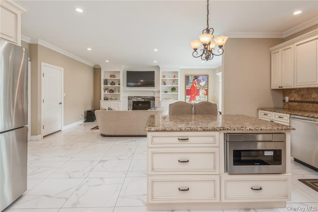 45 Meeting Lane, Hicksville, NY 11801