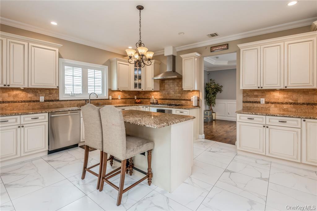 45 Meeting Lane, Hicksville, NY 11801