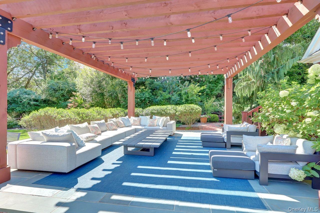 63 Dyke Road, Setauket, NY 11733