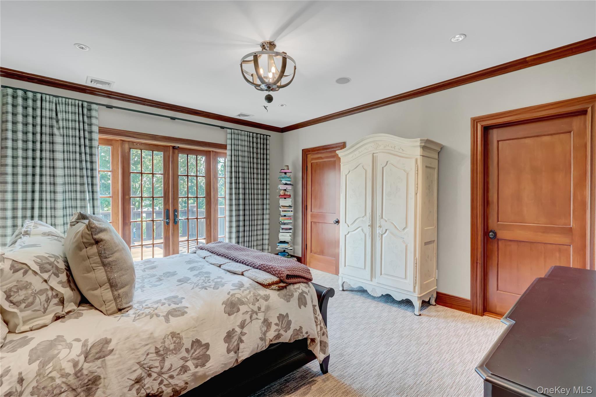 63 Dyke Road, Setauket, NY 11733