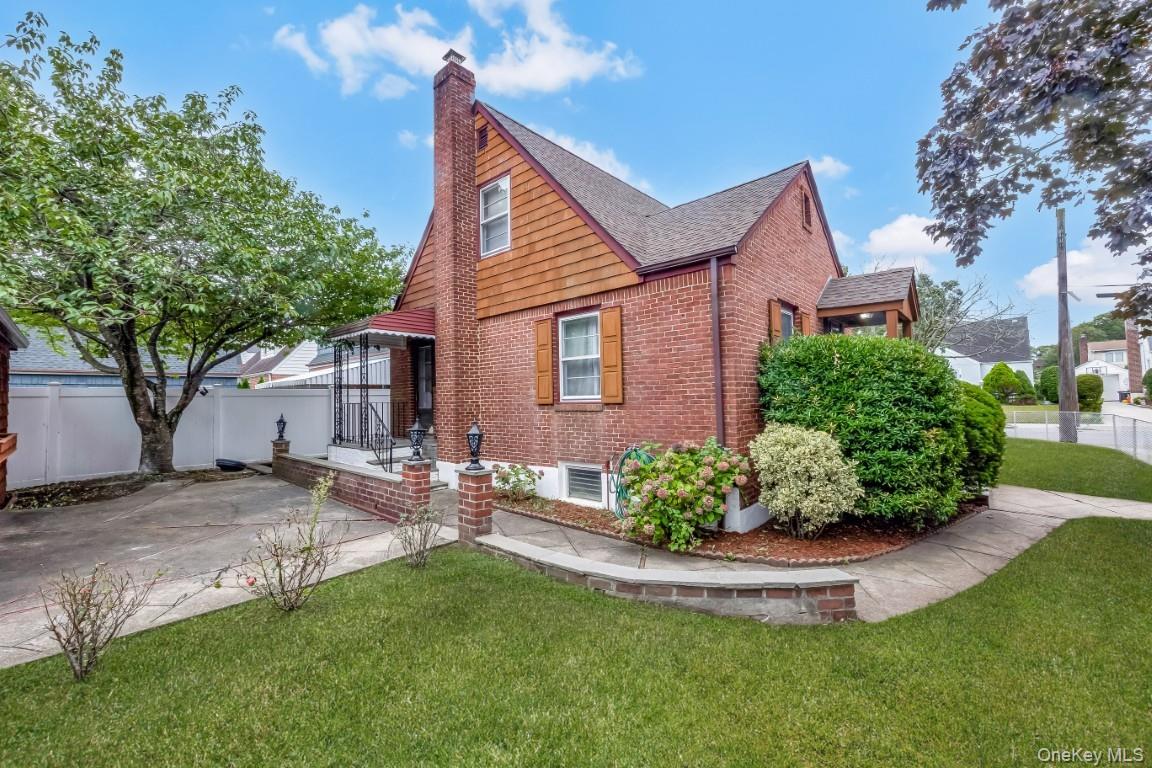 853 Arthur Street, West Hempstead, NY 11552