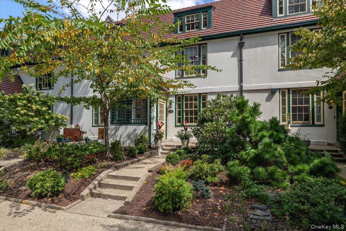 306 Burns Street, Forest Hills, NY 11375